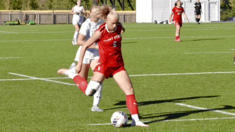 Svenzén earns first goal In Beavers' 5-0 sweep